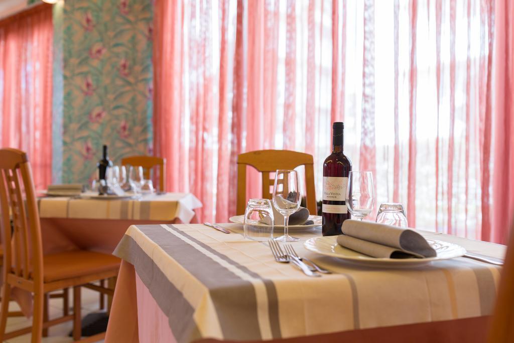 Hotel La Ninfea Монтезільвано Екстер'єр фото