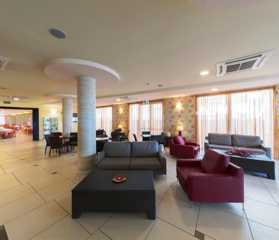 Hotel La Ninfea Монтезільвано Екстер'єр фото