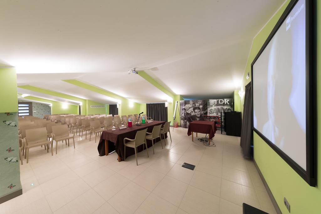 Hotel La Ninfea Монтезільвано Екстер'єр фото