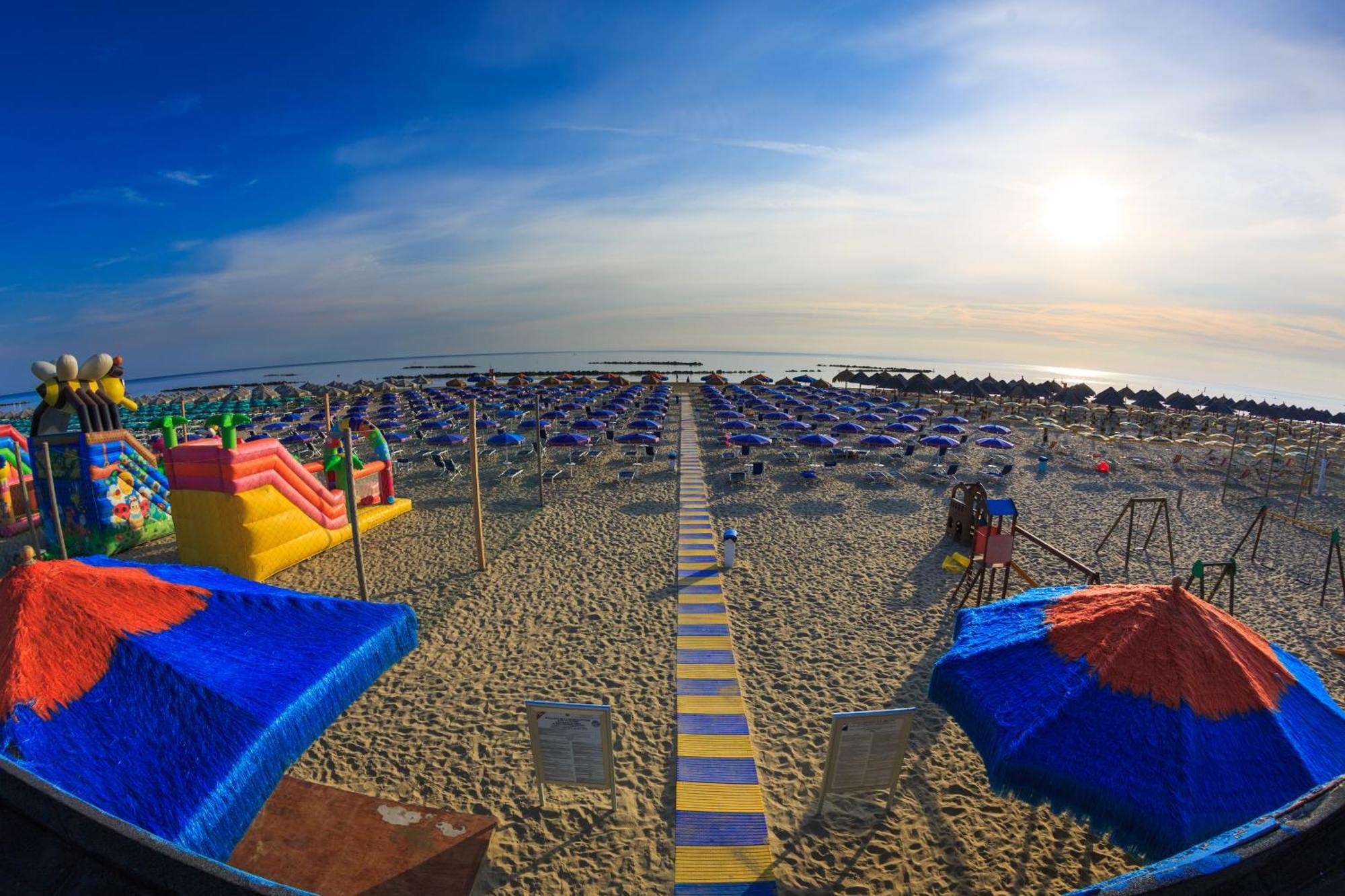 Hotel La Ninfea Монтезільвано Екстер'єр фото