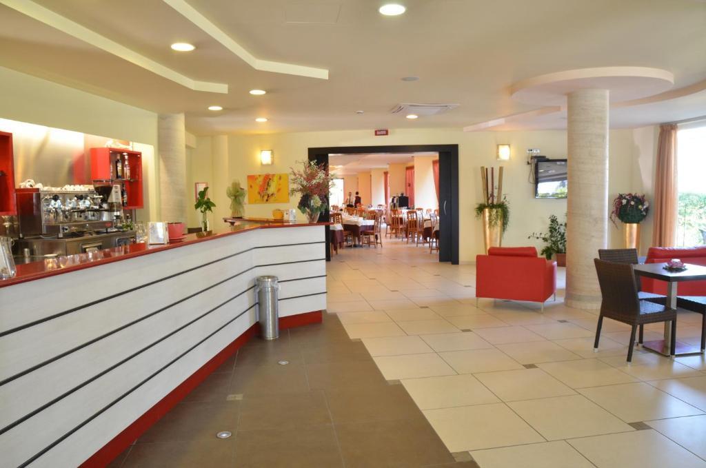 Hotel La Ninfea Монтезільвано Екстер'єр фото