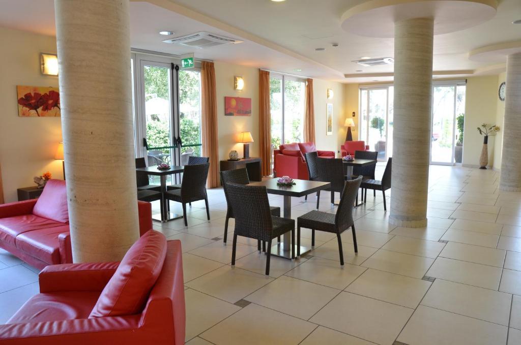 Hotel La Ninfea Монтезільвано Екстер'єр фото