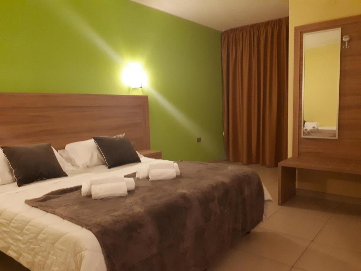 Hotel La Ninfea Монтезільвано Екстер'єр фото