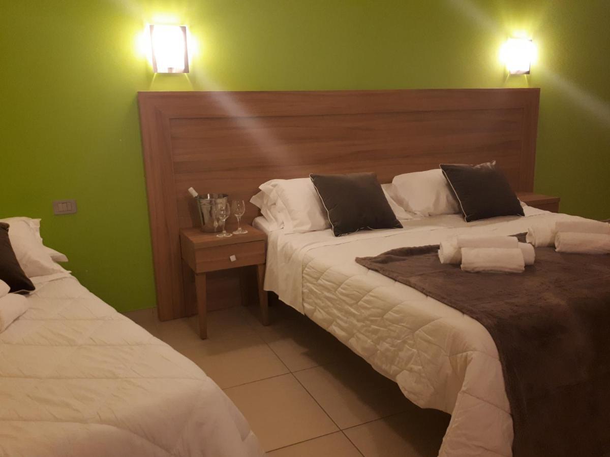 Hotel La Ninfea Монтезільвано Екстер'єр фото