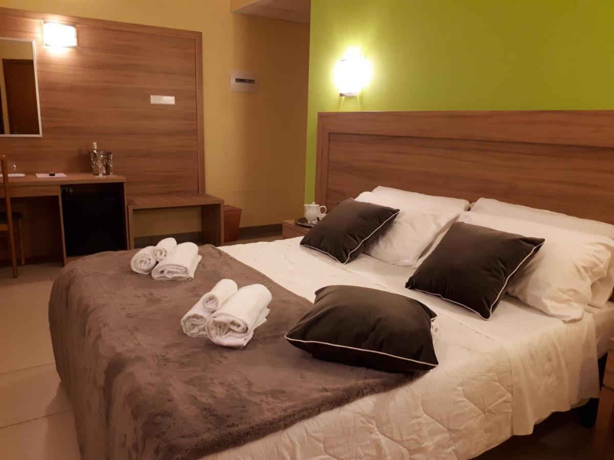 Hotel La Ninfea Монтезільвано Екстер'єр фото