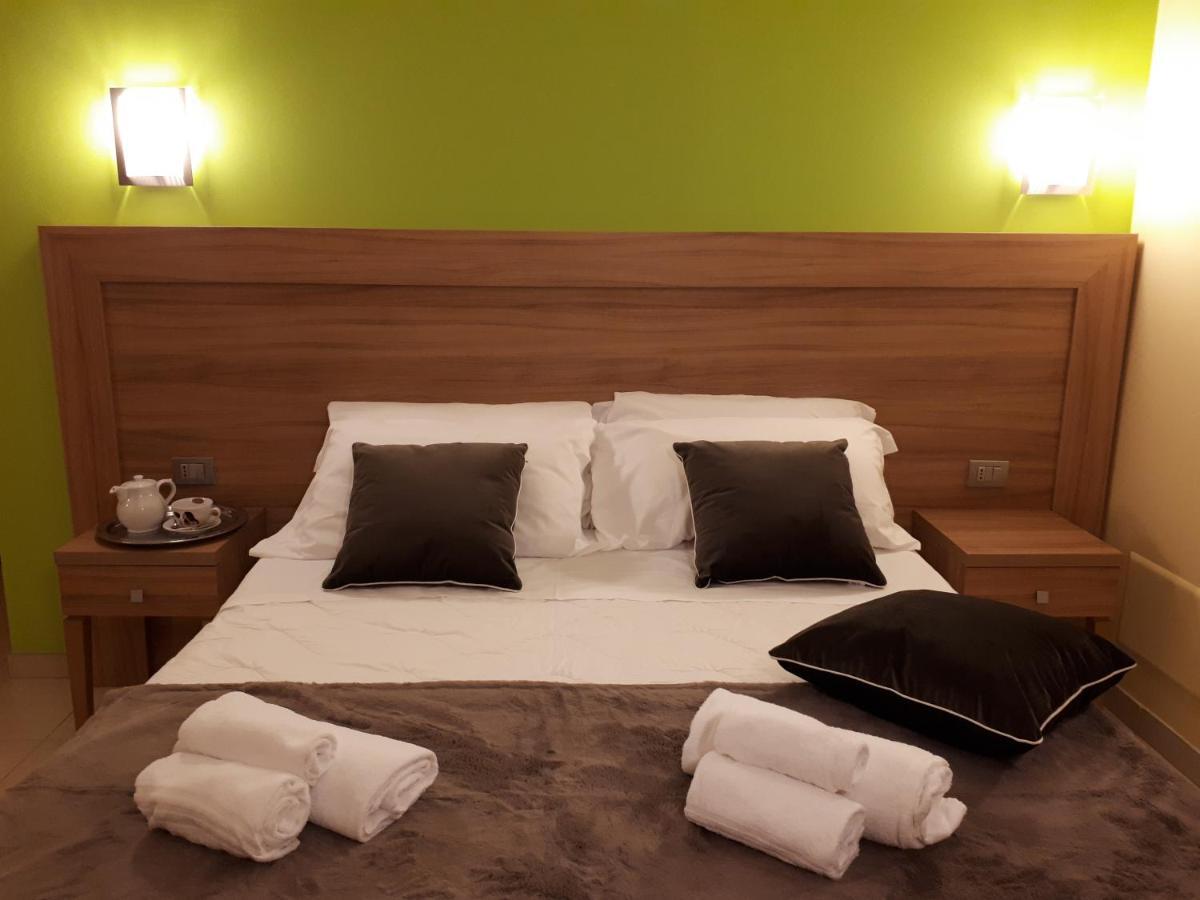 Hotel La Ninfea Монтезільвано Екстер'єр фото